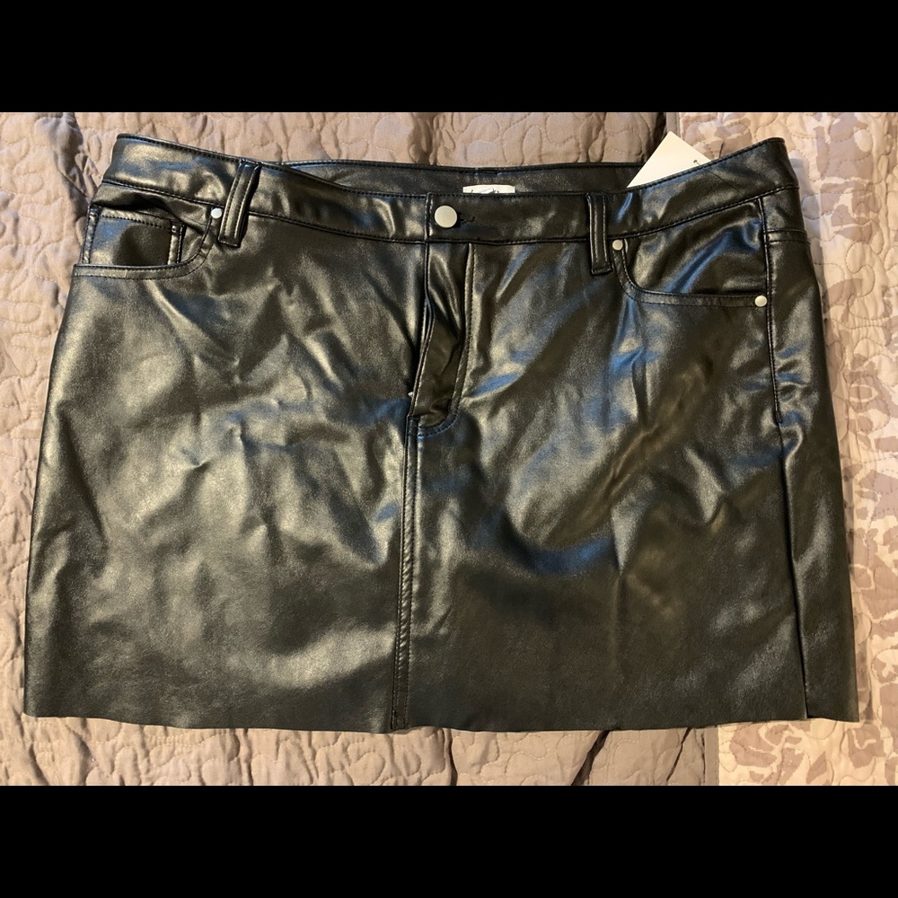 Faux leather mini skirt